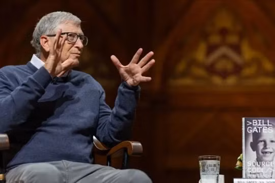 Tỷ phú Bill Gates trong một buổi diễn thuyết tại Đại học Harvard. Ảnh: Harvard University 