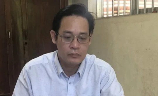 Thầy giáo Lê Trần Ngọc Sơn (ảnh báo Tuổi trẻ)