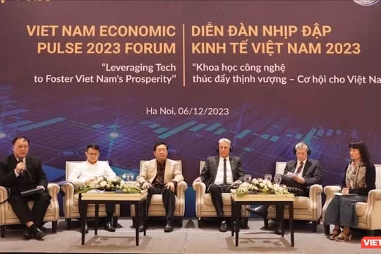 Các diễn giả tại phần giao lưu của Diễn đàn