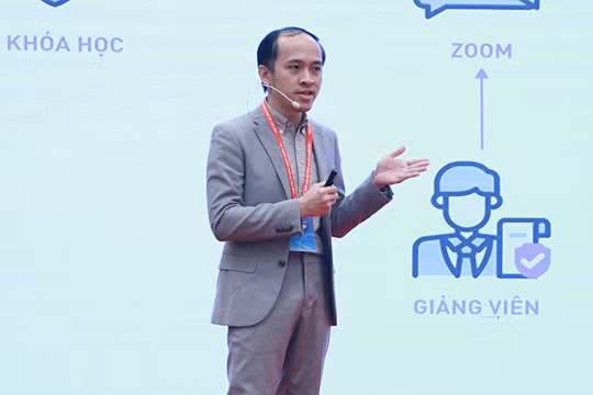 Ông Vũ Ngọc Sơn thuyết trình về nền tảng nCademy.