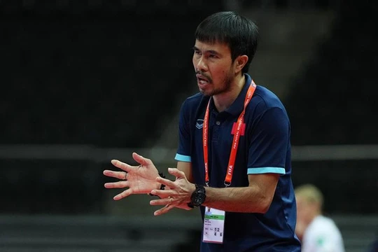 HLV Phạm Minh Giang dương tính với Covid-19