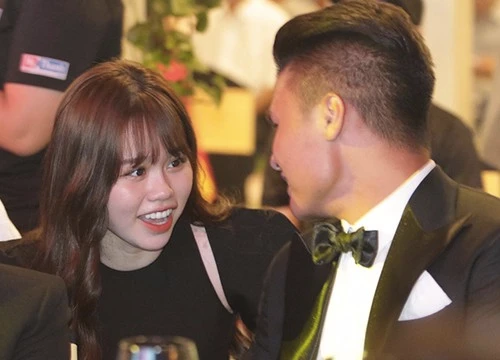 Huỳnh Anh và Quang Hải tại Gala trao giải Quả bóng vàng Việt Nam 2020