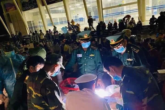 3000 bộ đồ bảo hộ y tế đã được chuyển đến cho các cán bộ y tế, công an cửa khẩu và bộ đội biên phòng tại Hà Tĩnh, Nghệ An