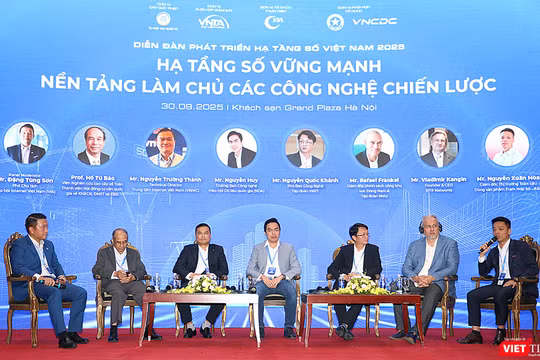 Các diễn giả tham dự Diễn đàn Phát triển Hạ tầng số 