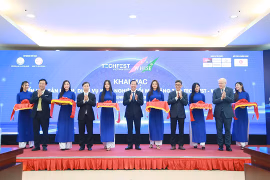 Cắt băng khánh thành tuần lễ TechFest Vietnam 2023