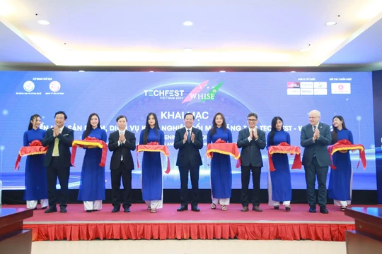 Cắt băng khánh thành tuần lễ TechFest Vietnam 2023