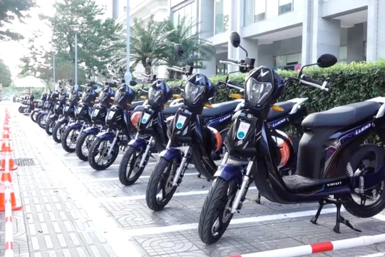 Người dân có thể mượn miễn phí những chiếc xe máy điện này