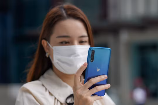 Công nghệ nhận diện khuôn mặt đeo khẩu trang có thể được dùng để xác thực công nhân tại cổng vào nhà máy hoặc mở khóa điện thoại