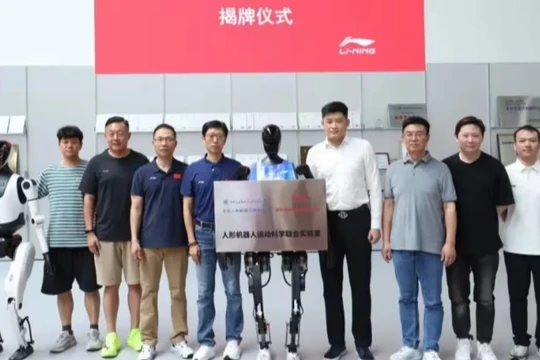 Li Ning hợp tác với công ty sản xuất robot. Ảnh: Nikkei Asia