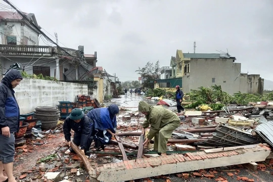 Bão số 10 (Bualoi) gây nhiều thiệt hại cho người dân. Ảnh: Ngày mới Online