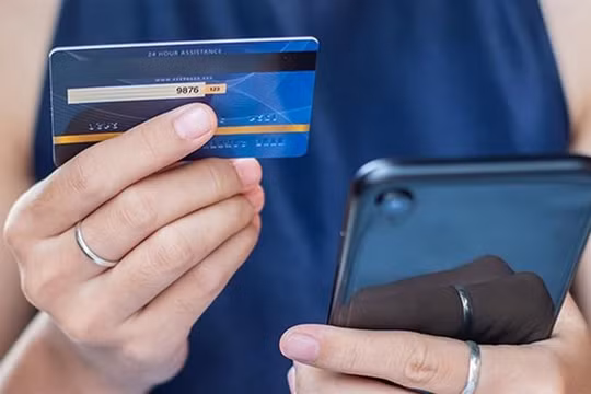 Chuyên gia nói gì về thông tin điện thoại "đột tử", tài khoản mất tiền vì quét mã QR?