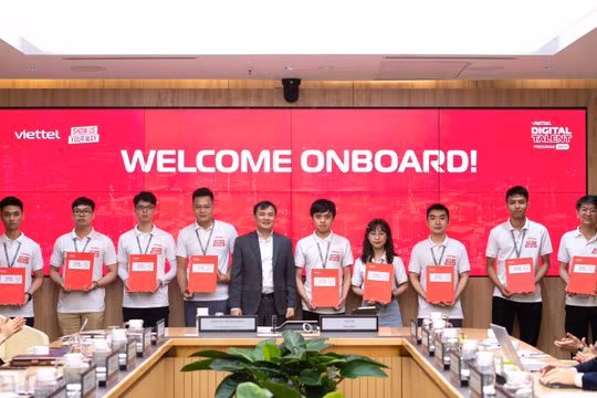 Các sinh viên được chọn có cơ hội được học hỏi, trau dồi kỹ năng tại Viettel