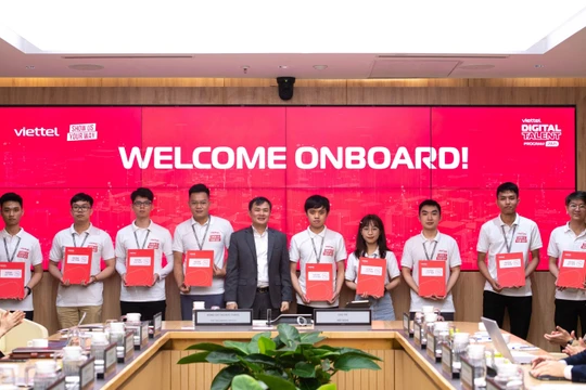 Các sinh viên được chọn có cơ hội được học hỏi, trau dồi kỹ năng tại Viettel