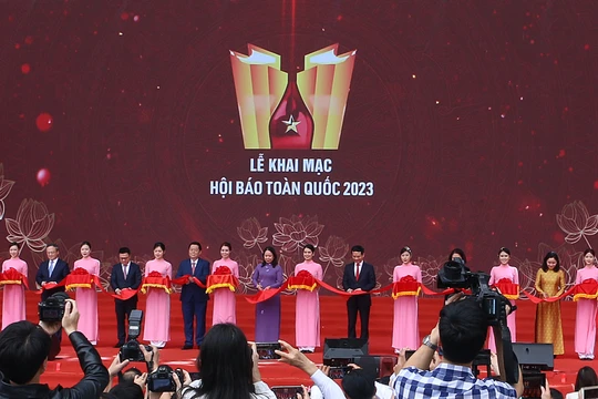 Lãnh đạo Đảng và Nhà nước cắt băng khai mạc Hội báo toàn quốc 2023 