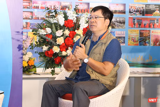 Nhà báo Đỗ Doãn Hoàng