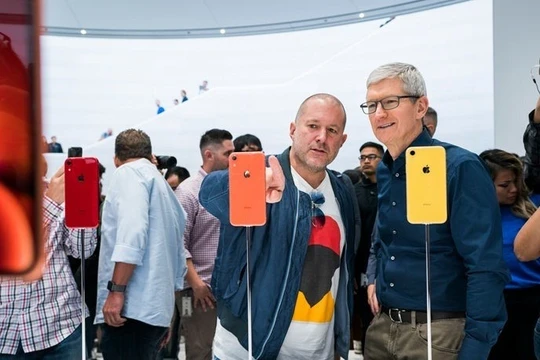 Jony Ive và Tim Cook