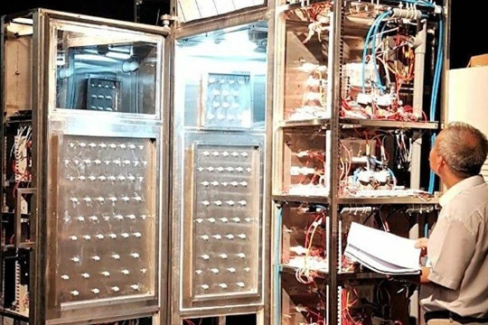 Buồng khử khuẩn bằng công nghệ Plasma lạnh đang được thử nghiệm tại Viện VinIT (ảnh: Viện công nghệ VinIT)