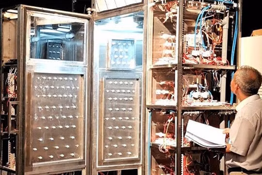 Buồng khử khuẩn bằng công nghệ Plasma lạnh đang được thử nghiệm tại Viện VinIT (ảnh: Viện công nghệ VinIT)