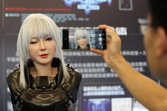 Robot hình người. Ảnh: Reuters