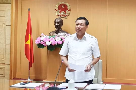 Thứ trưởng Bộ Y tế Đỗ Xuân Tuyên 