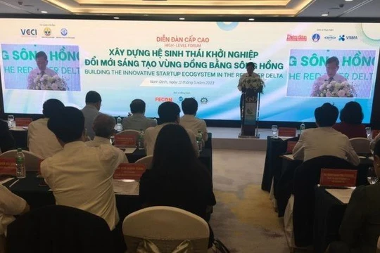 Thứ trưởng Bộ KHCN Trần Văn Tùng phát biểu tại diễn đàn