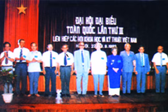 Đoàn Chủ tịch Liên hiệp Hội Việt Nam khóa III ra mắt Đại hội