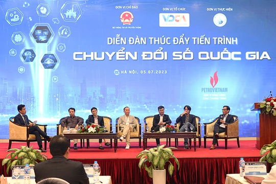 Diễn đàn Thúc đẩy tiến trình Chuyển đổi số Quốc gia được tổ chức sáng 5/7 tại Hà Nội