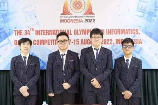 4 học sinh tham dự kỳ thi Olympic Tin học quốc tế: Lê Hữu Nghĩa, Trương Văn Quốc Bảo, Dương Minh Khôi, Trần Xuân Bách (ảnh: Bộ GD&ĐT)
