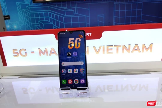 Điện thoại Vsmart Aris 5G (ảnh: Khánh Linh)