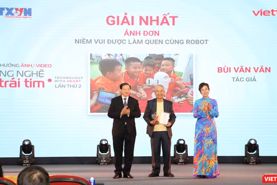 Tác giả nhận giải Nhất Giải thưởng "Công nghệ đến Trái tim" lần thứ hai