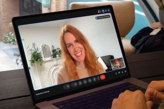 Tính năng dịch giọng nói trực tiếp hiện chỉ hỗ trợ tiếng Anh và Tây Ban Nha, nhưng sẽ được mở rộng thêm nhiều thứ tiếng trong thời gian tới. Ảnh: 9to5Google