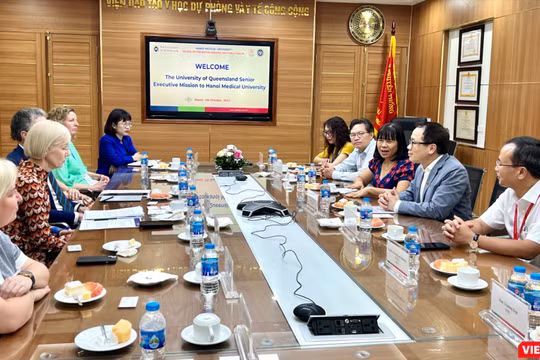 Lãnh đạo Trường Đại học Y Hà Nội làm việc với phái đoàn lãnh đạo cấp cao của Đại học Queensland về hợp tác trong đào tạo và nghiên cứu khoa học y tế