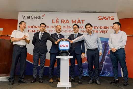 Ban lãnh đạo SAVIS và đối tác VietCredit khai trương hệ thống hợp đồng điện tử và chữ ký số