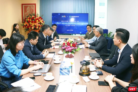 Lãnh đạo VDCA (bên phải) làm việc với đoàn công ty CMST (bên trái) chiều 27/3 tại Hà Nội