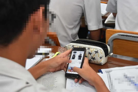 Học sinh không nên mang điện thoại thông minh vào trong lớp, khuyến cáo của UNESCO