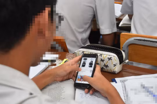 Học sinh không nên mang điện thoại thông minh vào trong lớp, khuyến cáo của UNESCO