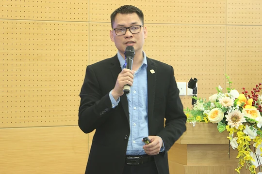 Ông Nguyễn Quyết Tâm - CEO công ty cổ phần VietISO trình bày về giải pháp số hóa ngành du lịch
