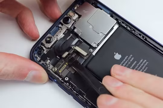 iPhone 12 không thể thay thế linh kiện ngoài? 