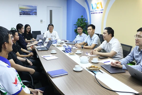 Đại diện một số tổ chức, doanh nghiệp tham gia thảo luận trực tuyến và trực tiếp về Dự thảo Nghị định thay thế Nghị định 72/2013 về quản lý, cung cấp, sử dụng dịch vụ Internet. VDCA sẽ thu thập ý kiến các doanh nghiệp và gửi những kiến nghị, đóng góp ý kiến cho việc xây dựng Nghị định.