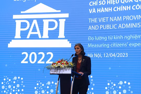 Bà Ramla Khalidi, đại diện thường trú UNDP phát biểu tại sự kiện công bố báo cáo PAPI 2022