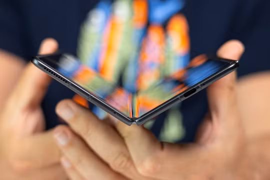 Tin công nghệ 20/5: Điện thoại gập mỏng nhất thế giới sắp ra mắt; dùng sóng âm tạo ra áo thông minh