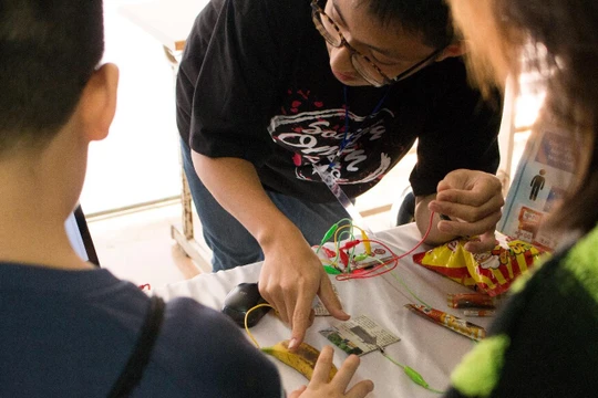 Học sinh trường THPT chuyên Hà Nội - Amsterdam