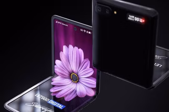 Galaxy Z Flip (ảnh Phone Arena)