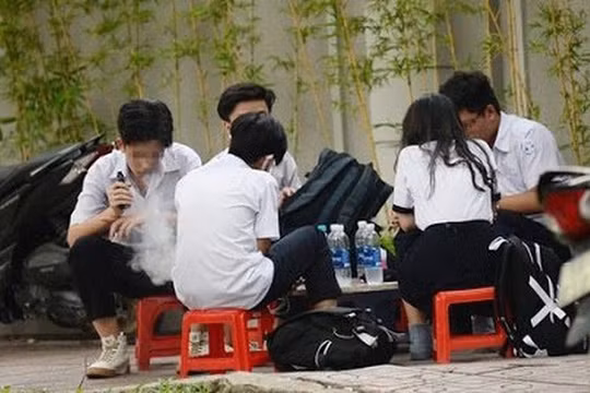 Tỷ lệ hút thuốc lá điện tử trong giới trẻ Việt Nam đang gia tăng nhanh chóng