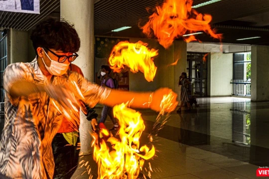 Thí nghiệm “Fire hand” tại sự kiện