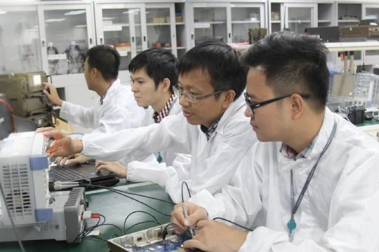 Các kỹ sư của Viettel đang nghiên cứu phát triển công nghệ mới (ảnh: Viện Nghiên cứu và Phát triển Viettel) 