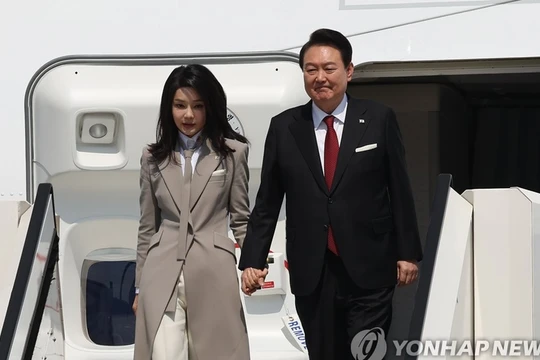 Tổng thống Hàn Quốc Yoon Suk Yeol và phu nhân (ảnh: Yonhap News)