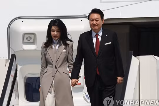 Tổng thống Hàn Quốc Yoon Suk Yeol và phu nhân (ảnh: Yonhap News)