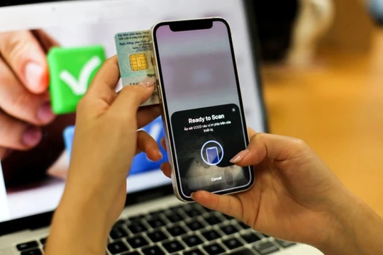 Nhiều người gặp khó khi xác thực sinh trắc học, chuyên gia và ngân hàng nói gì?
