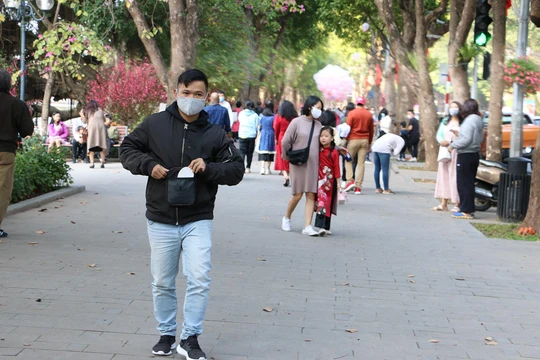Cá nhân không đeo khẩu trang nơi công cộng có thể bị phạt tiền lên tới 30 triệu đồng